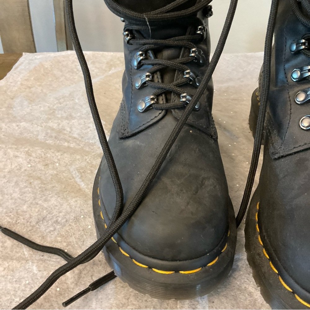 DR. MARTENS Serena Black Faux Fur Lined Combat Boots Black Women's Size 8 - Picture 3 of 16